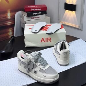 Nike Air Force 1 Low - KAWS Edition