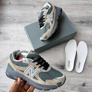 New Balance 990v3 Sneakers – Olive Green & Suede Grey